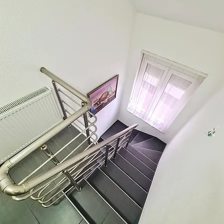 Aleksandra 1 Aparthotel